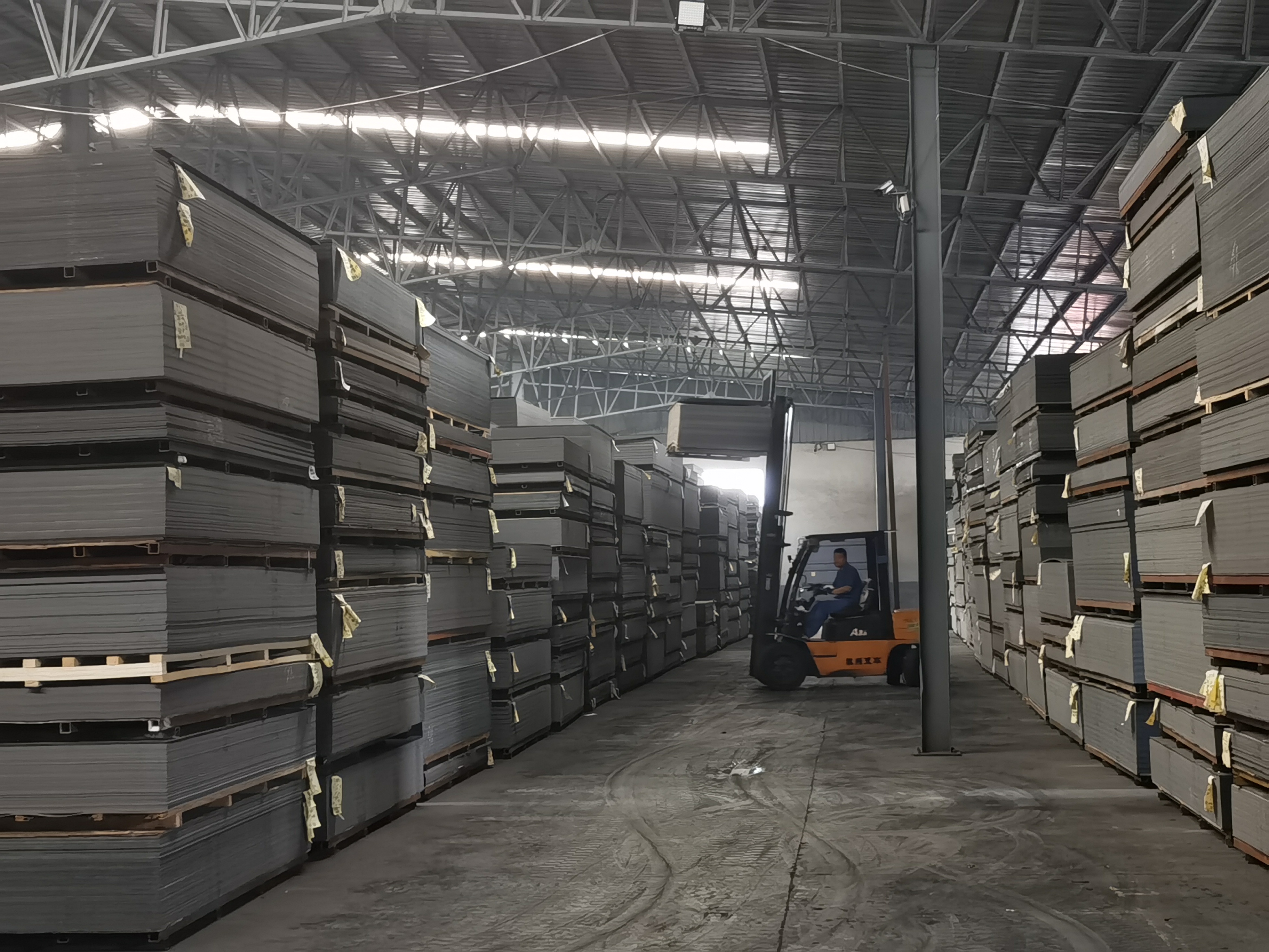 鋁塑板生產廠家說鋁塑板施工接縫處理